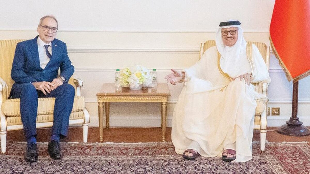 وزير الخارجية يستقبل القائم بأعمال سفارة المملكة المتحدة لدى البحرين