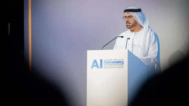الإمارات تطلق برنامج تدريب المدربين للذكاء الاصطناعي المساعد